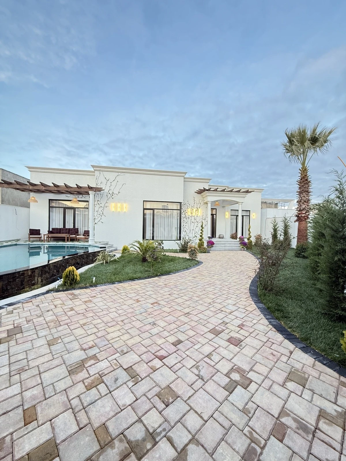 Satılır 4 otaqlı həyət evi 200 m²