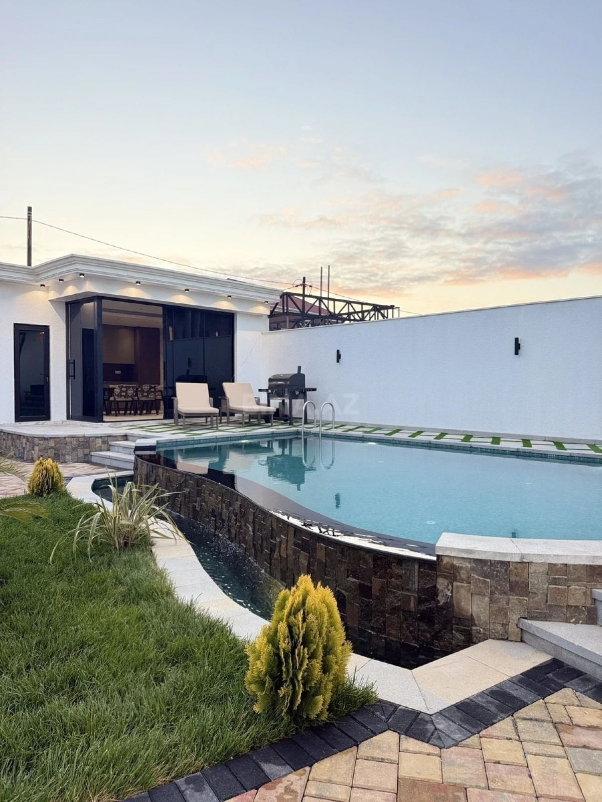 Satılır 4 otaqlı həyət evi 200 m²