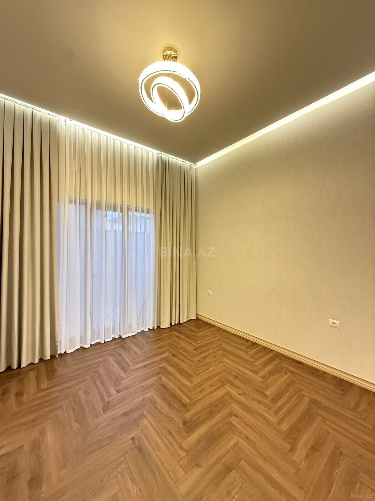 Satılır 4 otaqlı həyət evi 200 m²