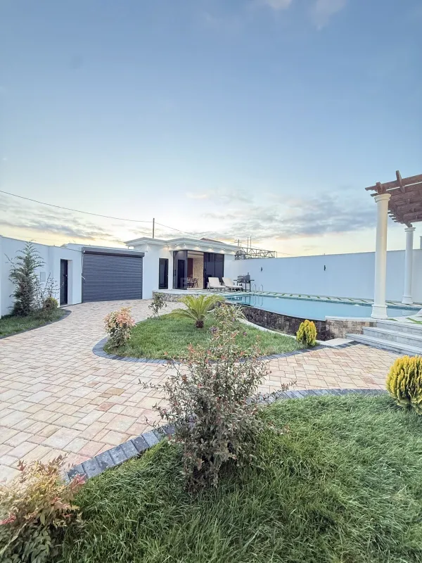 Satılır 4 otaqlı həyət evi 200 m²