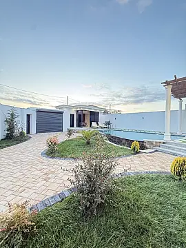 Satılır 4 otaqlı həyət evi 200 m²