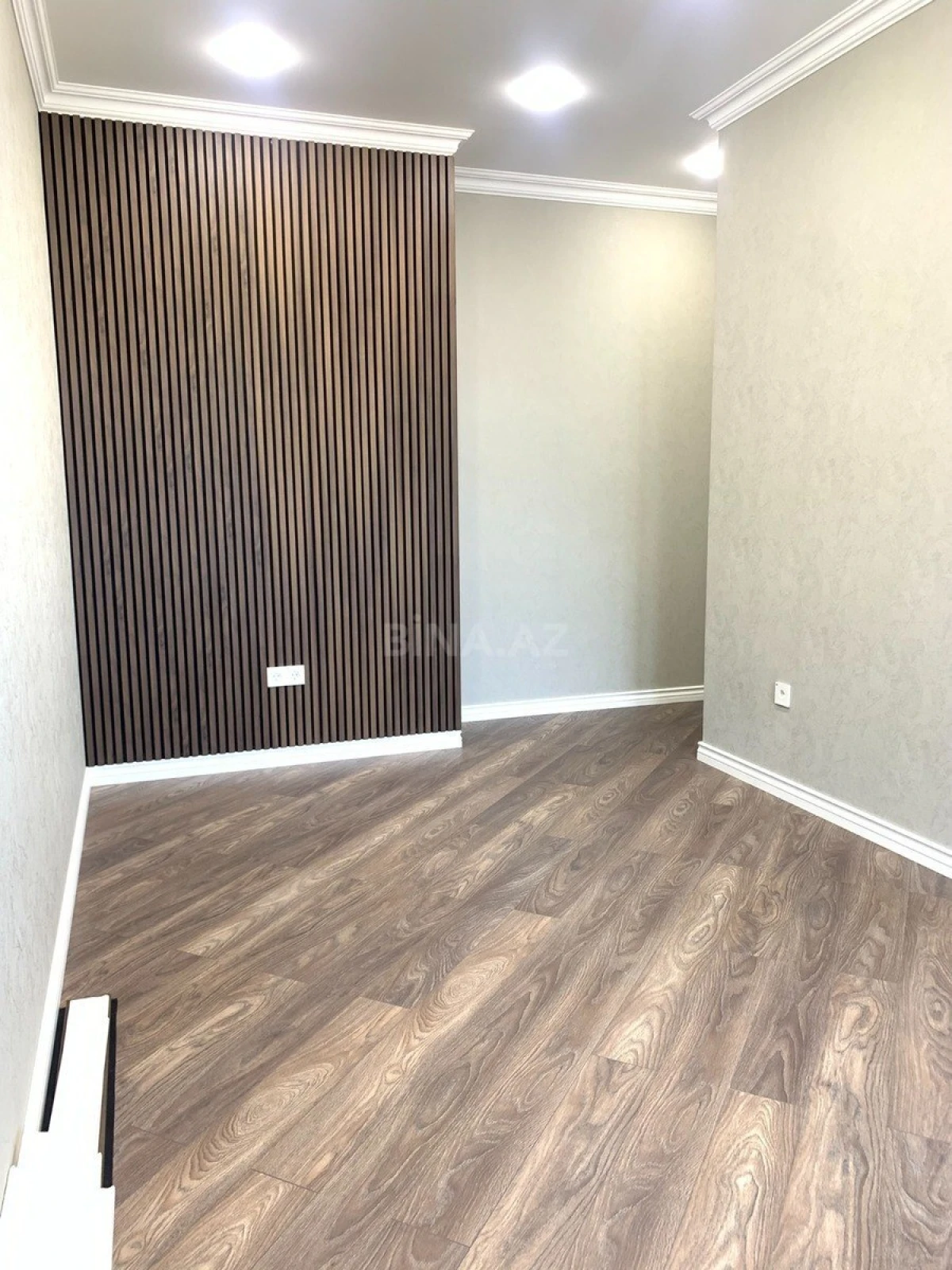 Satılır 4 otaqlı mənzil 117 m²