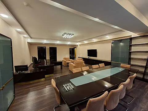 Kirayə verilir 9 otaqlı ofis 322 m² — Bakı 9 otaq 322.00 m²