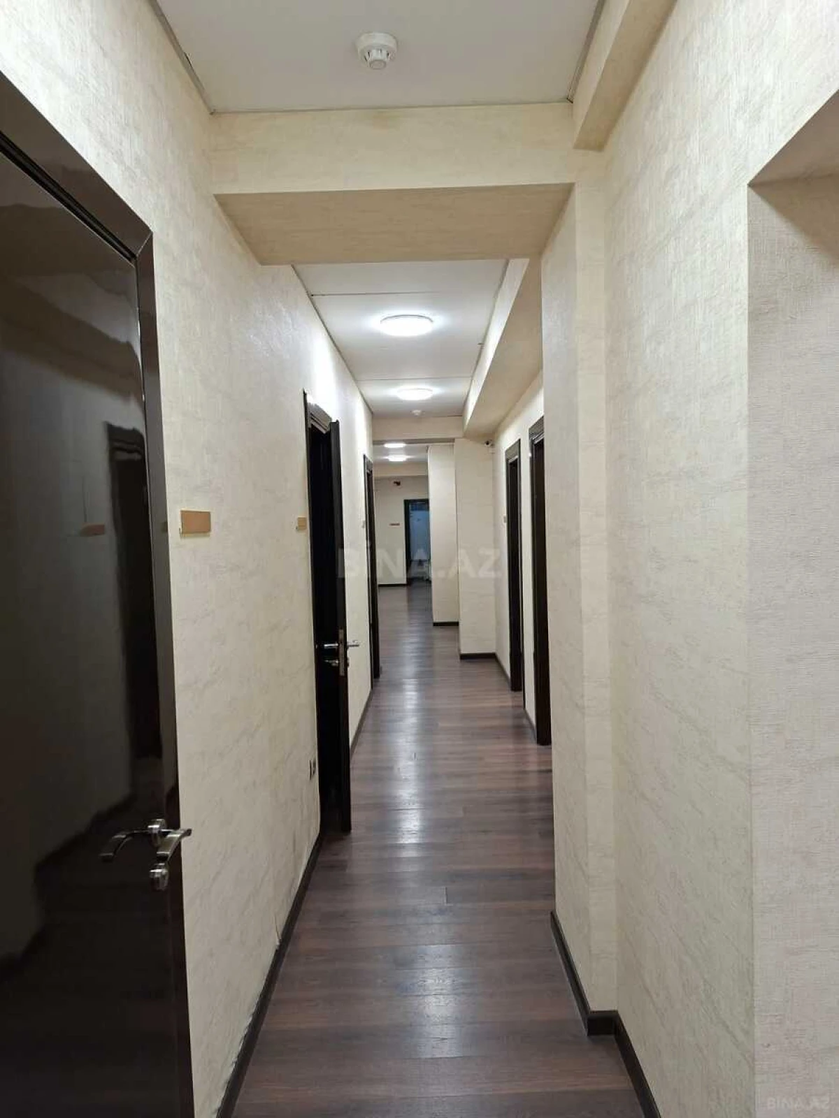 Kirayə verilir 9 otaqlı ofis 322 m²