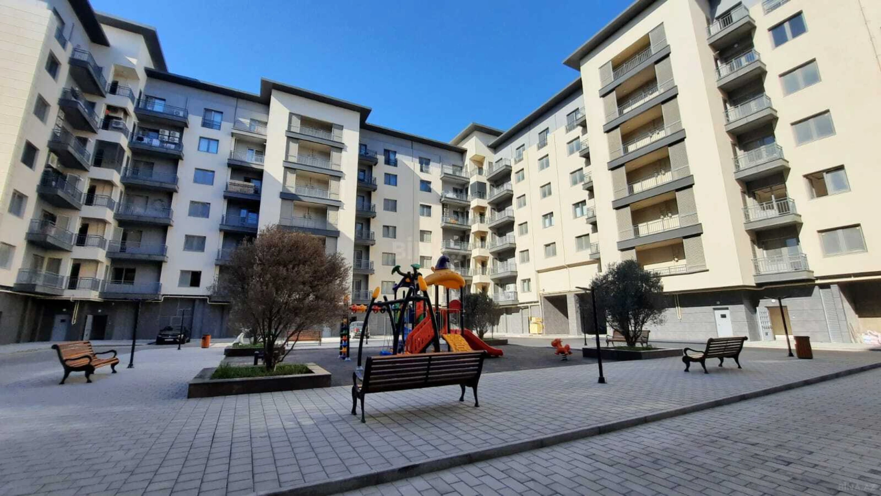Satılır 3 otaqlı mənzil 155 m²