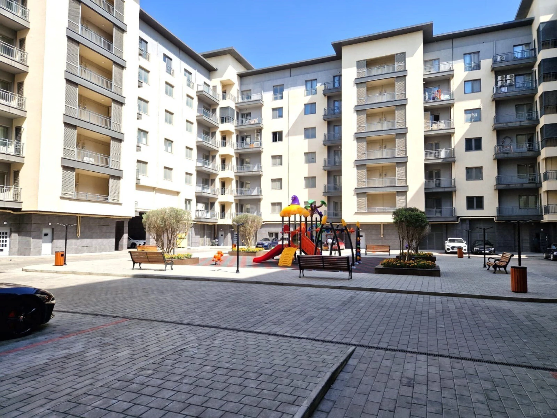 Satılır 3 otaqlı mənzil 155 m²