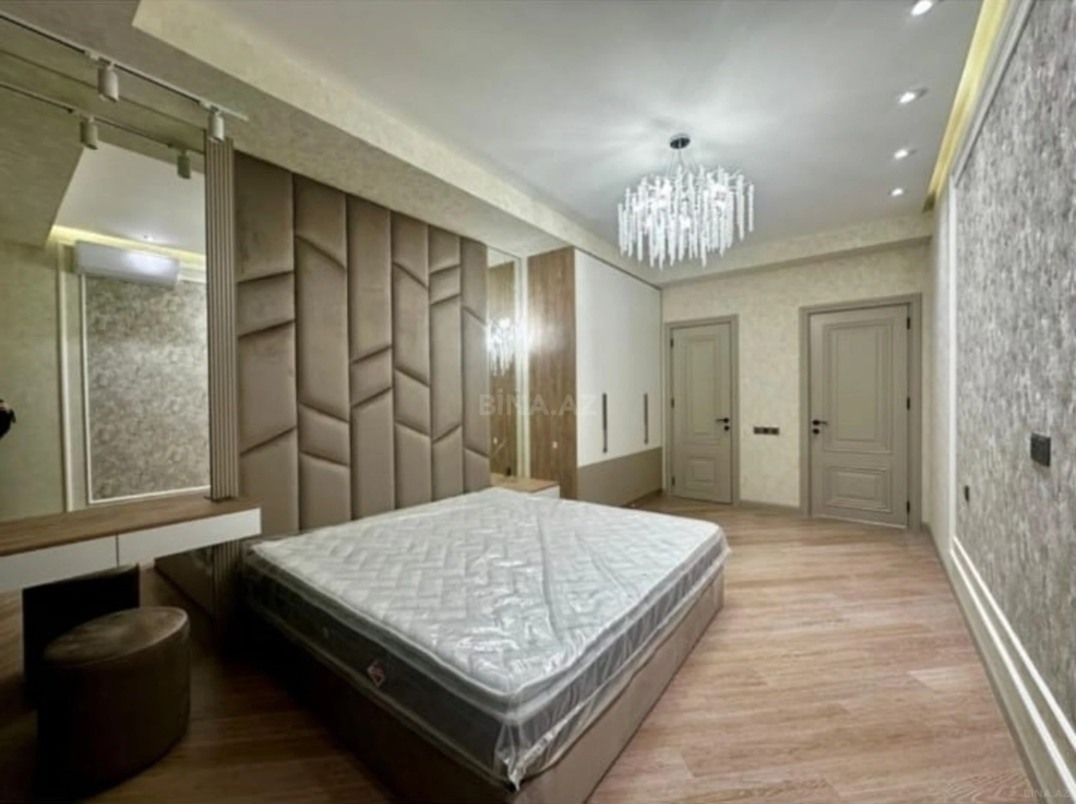 Satılır 3 otaqlı mənzil 155 m²