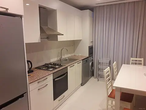 Kirayə verilir 2 otaqlı mənzil 73 m²