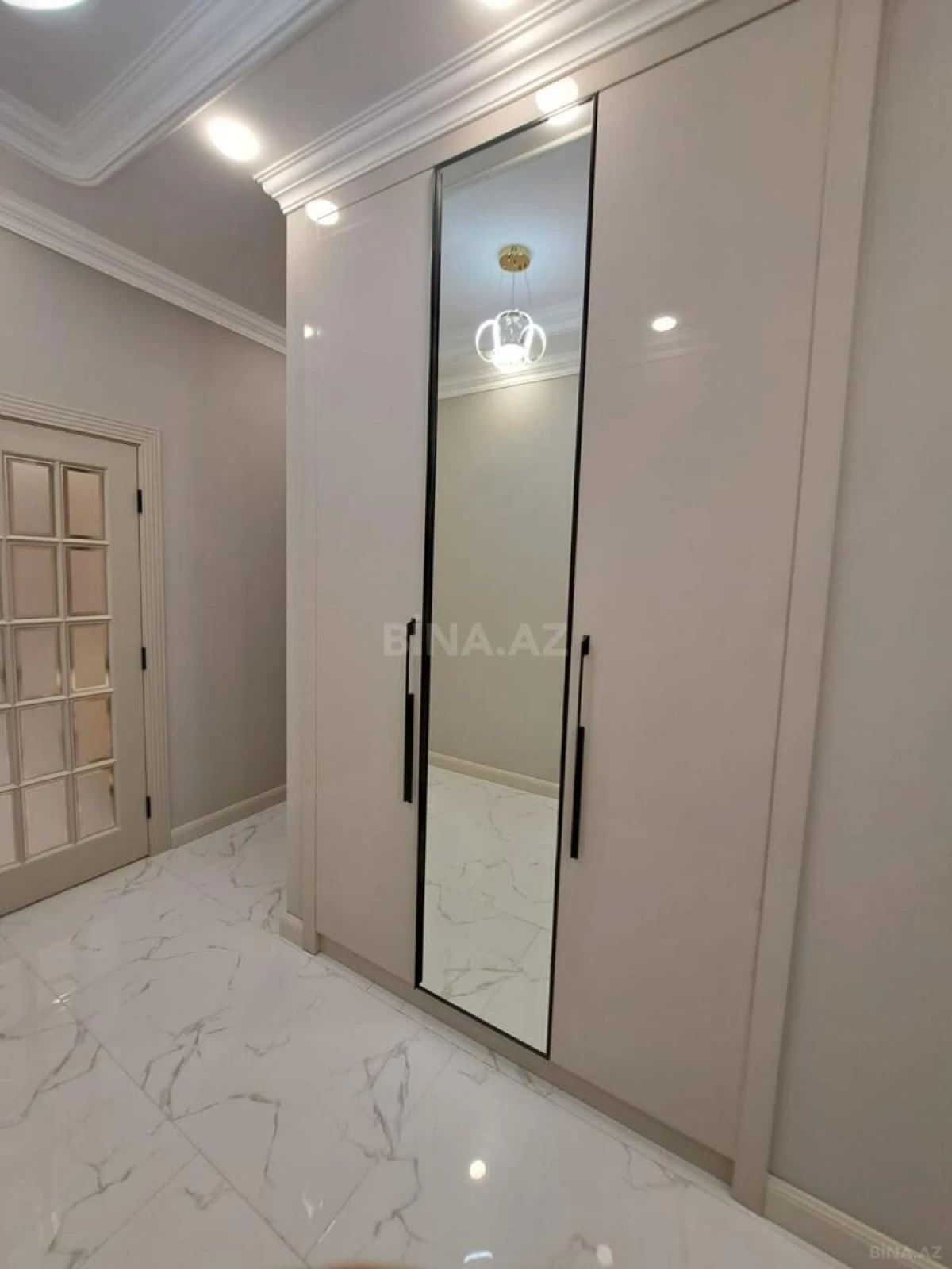 Kirayə verilir 3 otaqlı mənzil 130 m²