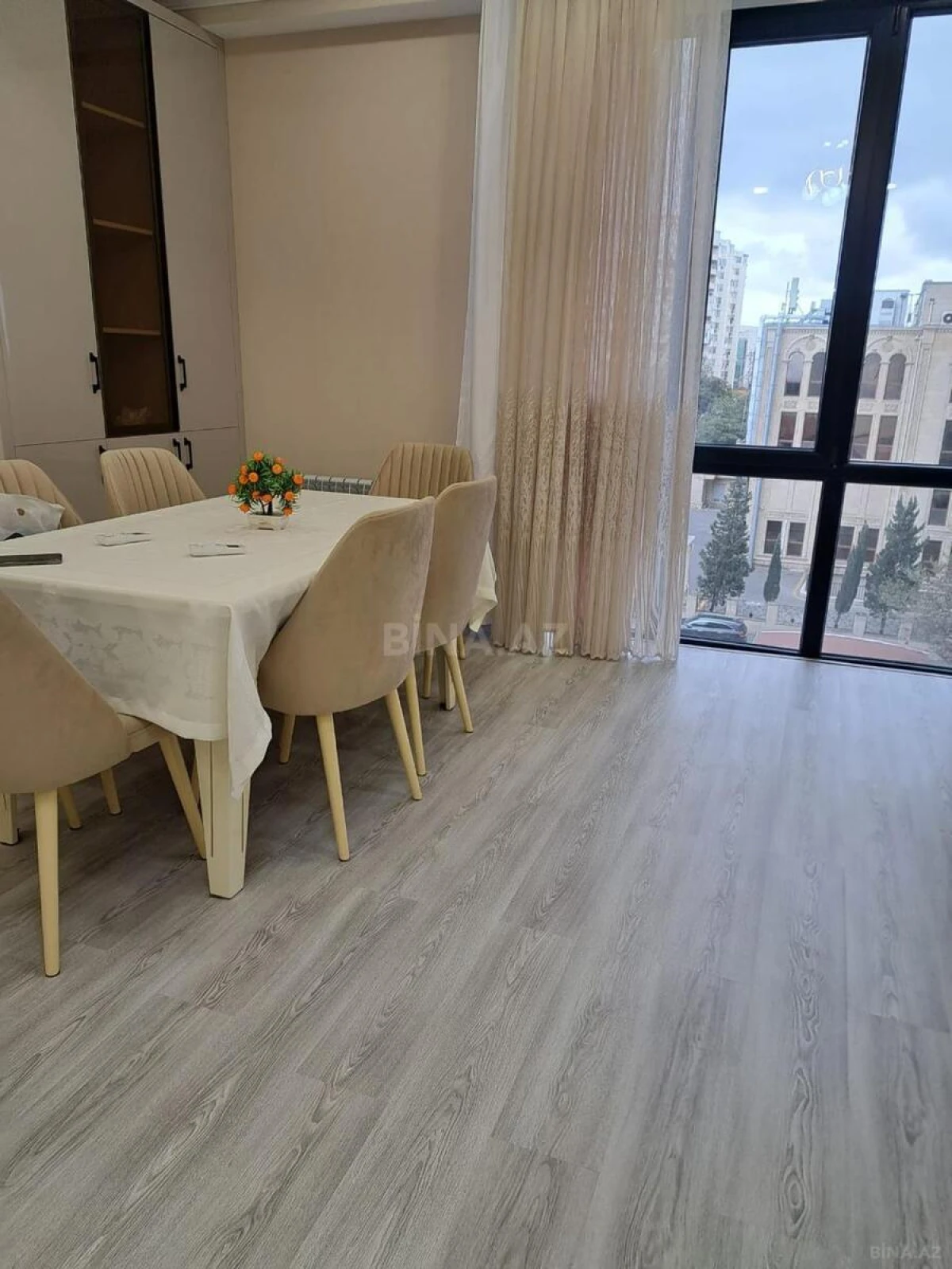 Kirayə verilir 3 otaqlı mənzil 130 m²