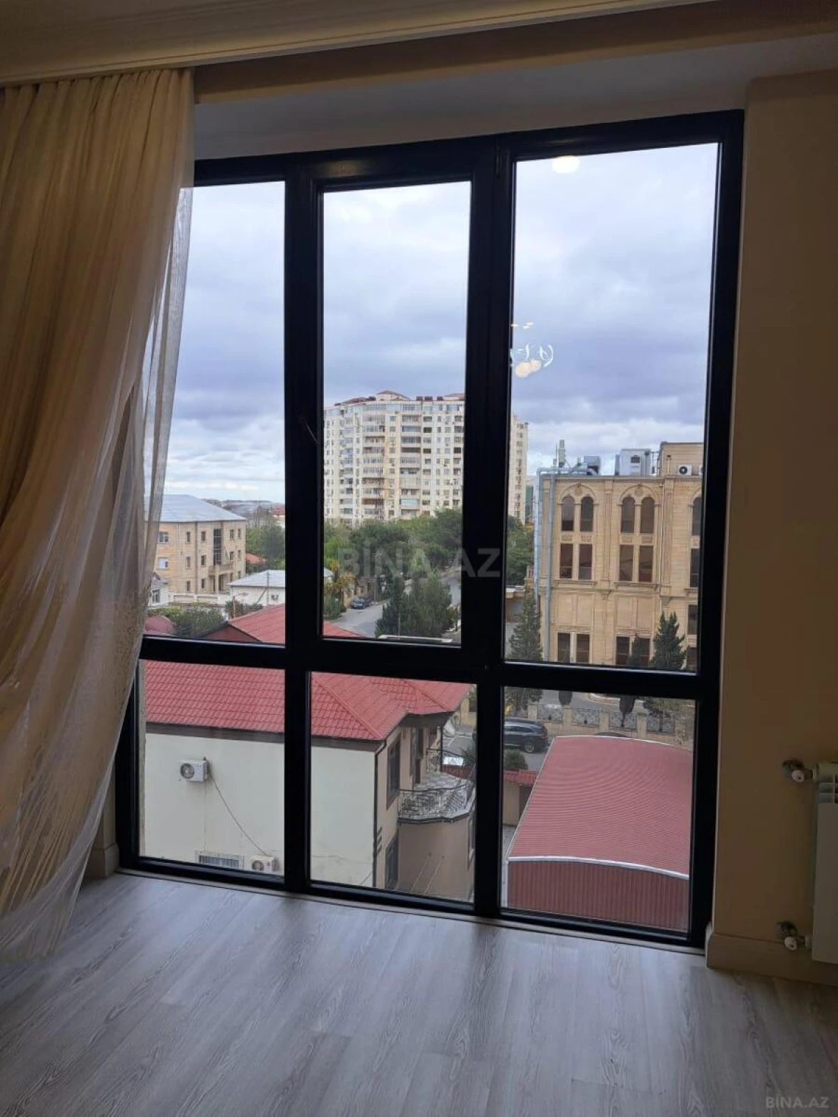 Kirayə verilir 3 otaqlı mənzil 130 m²