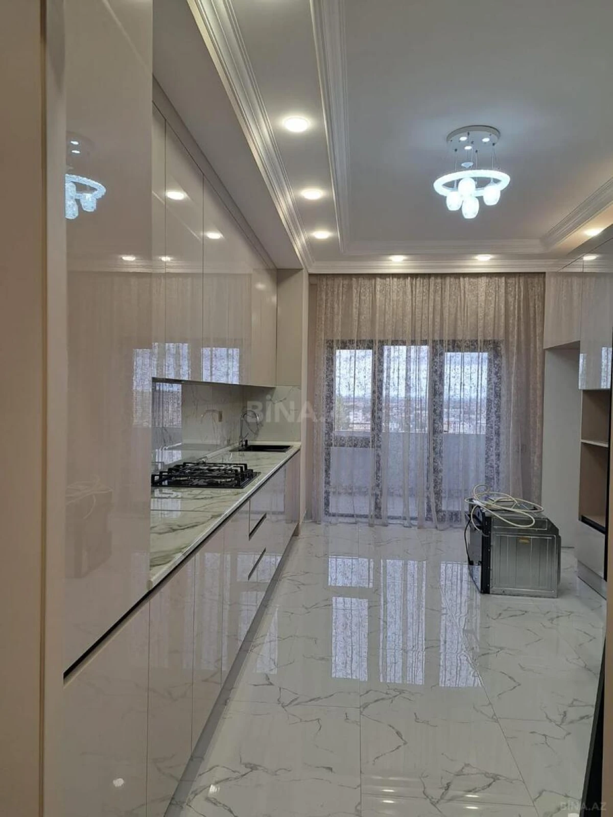 Kirayə verilir 3 otaqlı mənzil 130 m²