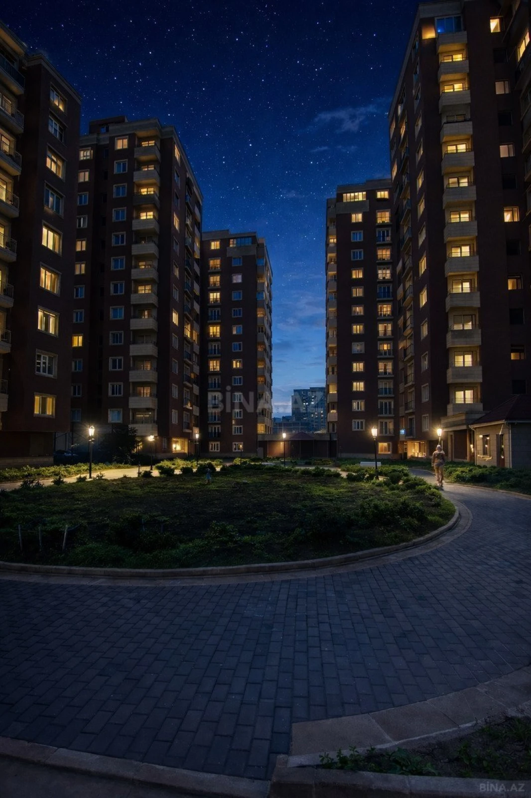 Satılır 4 otaqlı mənzil 212 m²