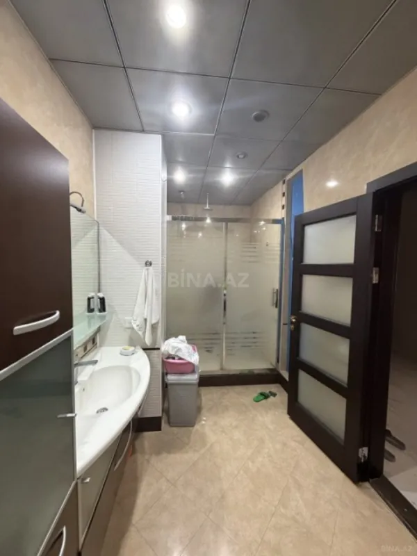 Satılır 4 otaqlı mənzil 212 m²