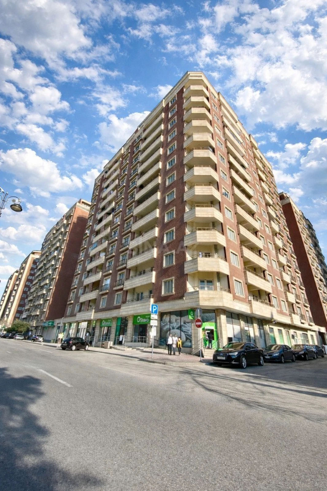 Satılır 4 otaqlı mənzil 212 m²