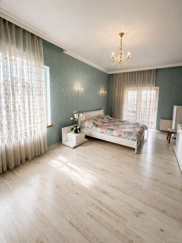 Satılır 4 otaqlı mənzil 212 m²