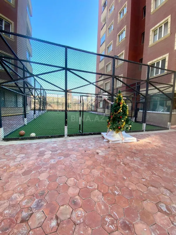 Satılır 4 otaqlı mənzil 212 m²