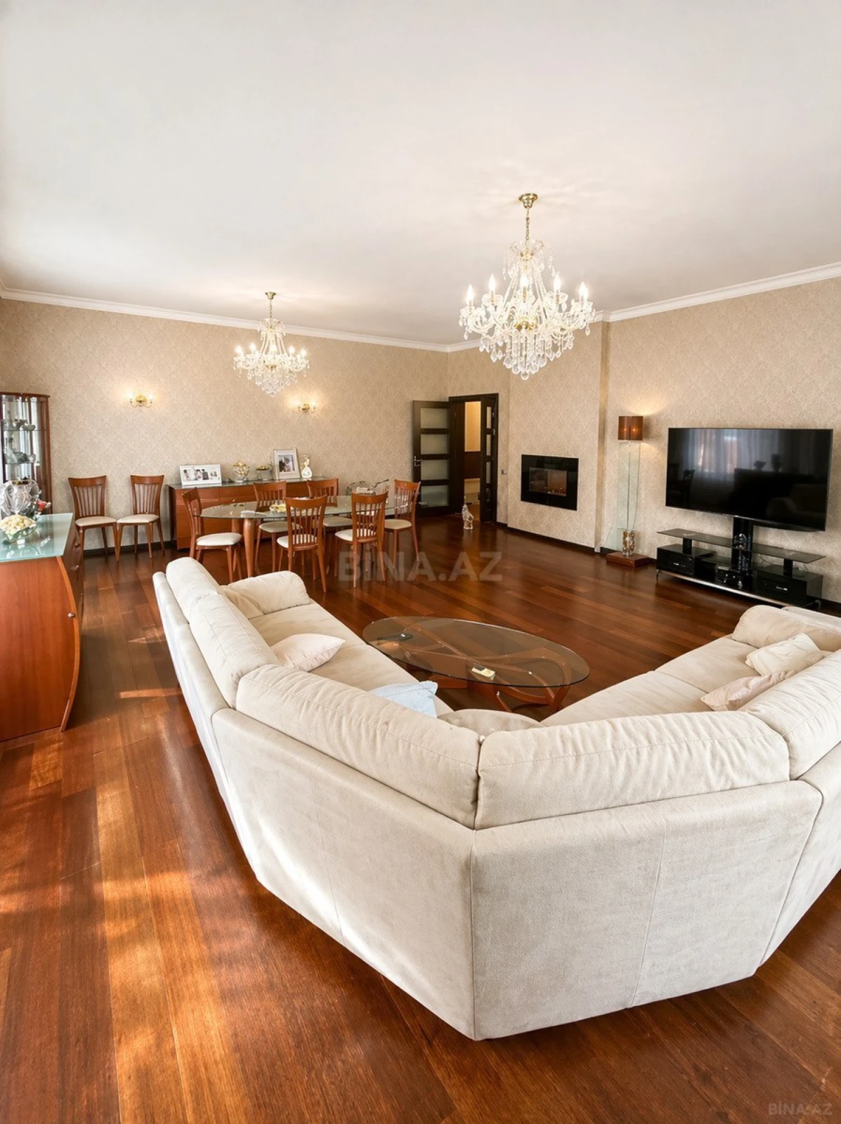 Satılır 4 otaqlı mənzil 212 m²