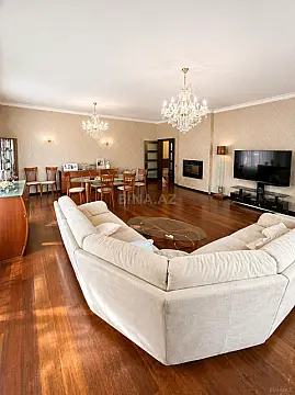 Satılır 4 otaqlı mənzil 212 m²