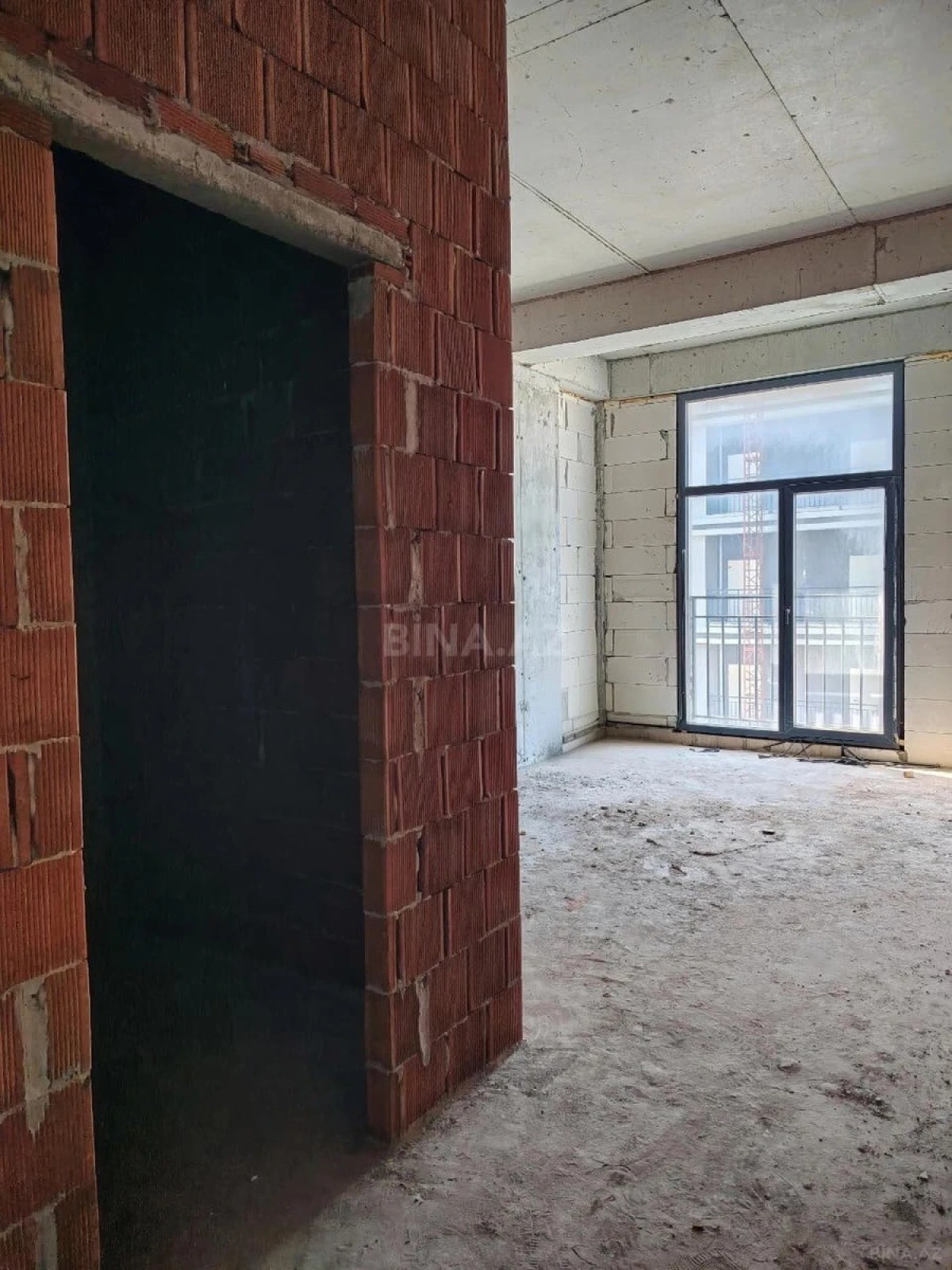 Satılır 4 otaqlı mənzil 131 m²