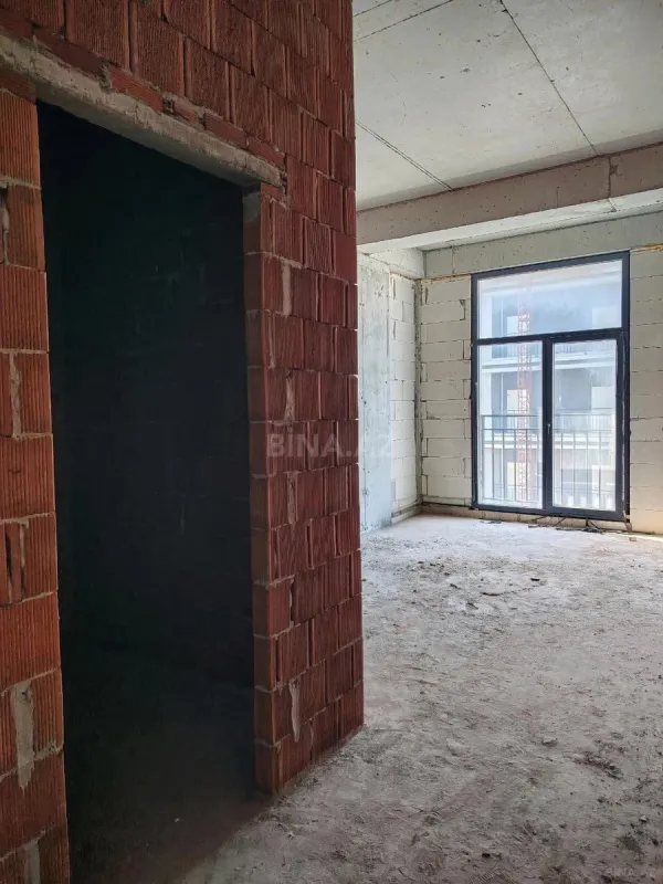 Satılır 4 otaqlı mənzil 131 m²