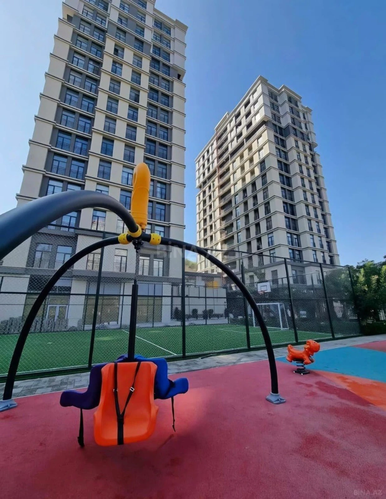 Satılır 4 otaqlı mənzil 131 m²