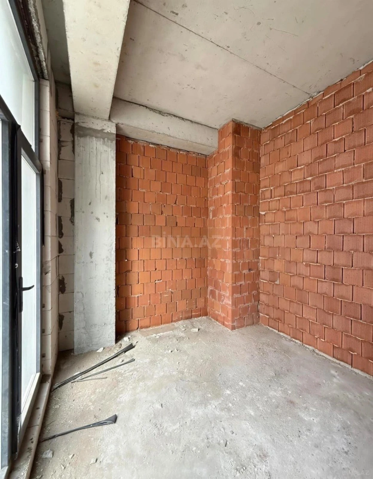 Satılır 4 otaqlı mənzil 131 m²