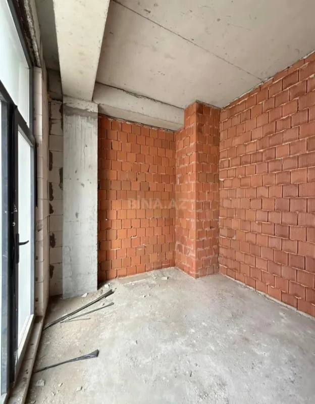 Satılır 4 otaqlı mənzil 131 m²