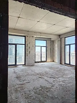 Satılır 4 otaqlı mənzil 131 m²