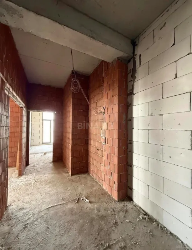 Satılır 4 otaqlı mənzil 131 m²