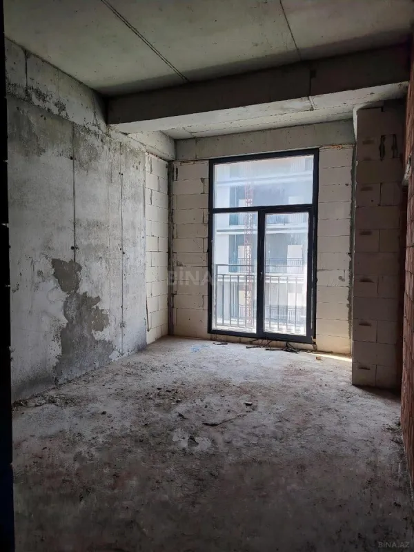 Satılır 4 otaqlı mənzil 131 m²
