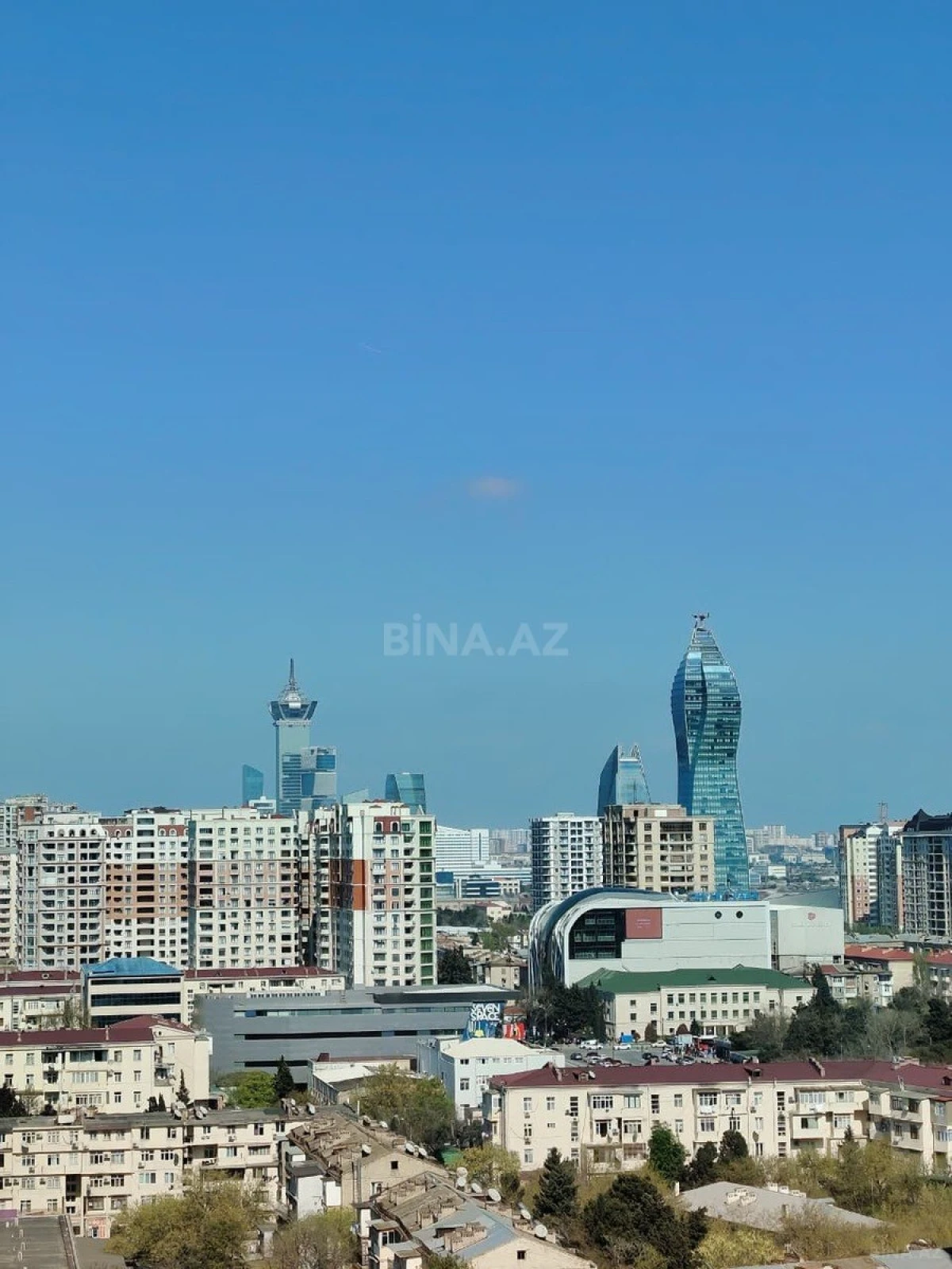 Satılır 4 otaqlı mənzil 131 m²