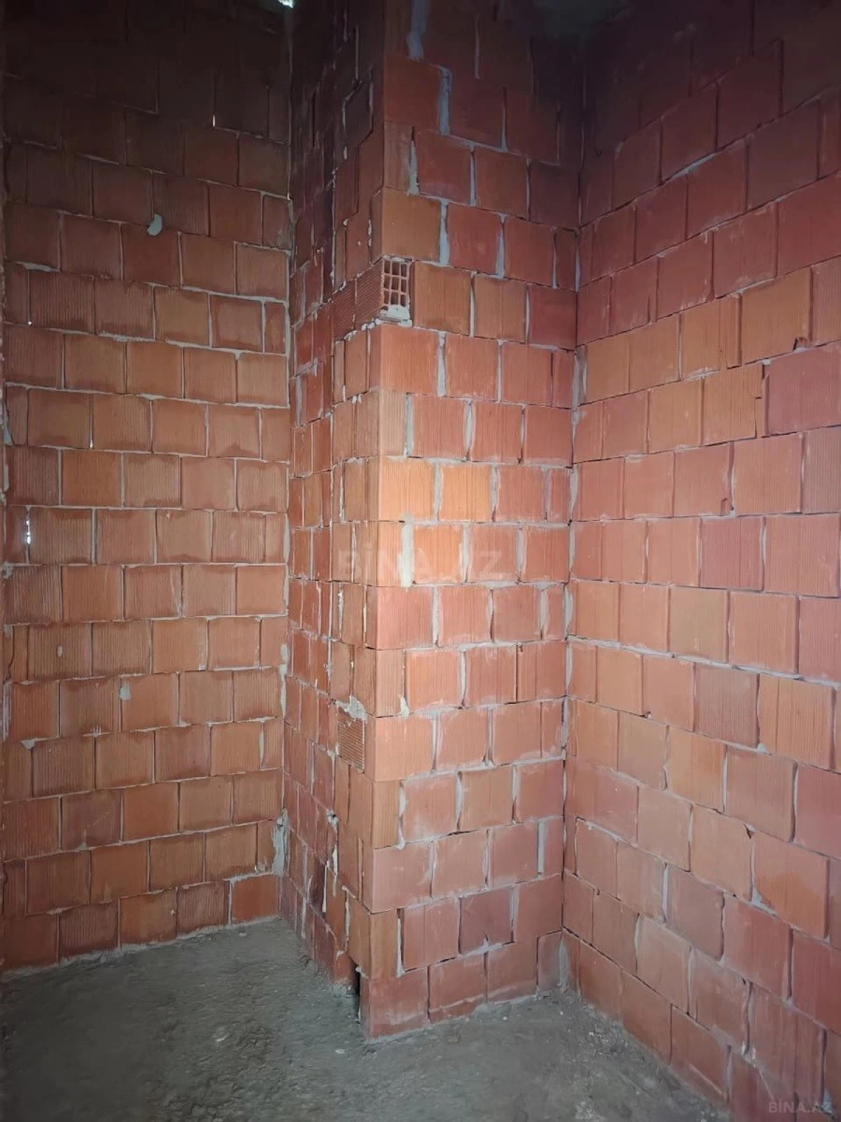 Satılır 4 otaqlı mənzil 131 m²