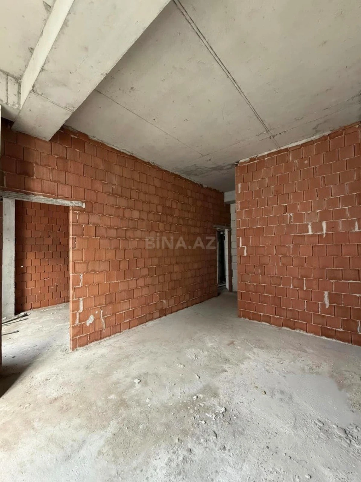 Satılır 4 otaqlı mənzil 131 m²