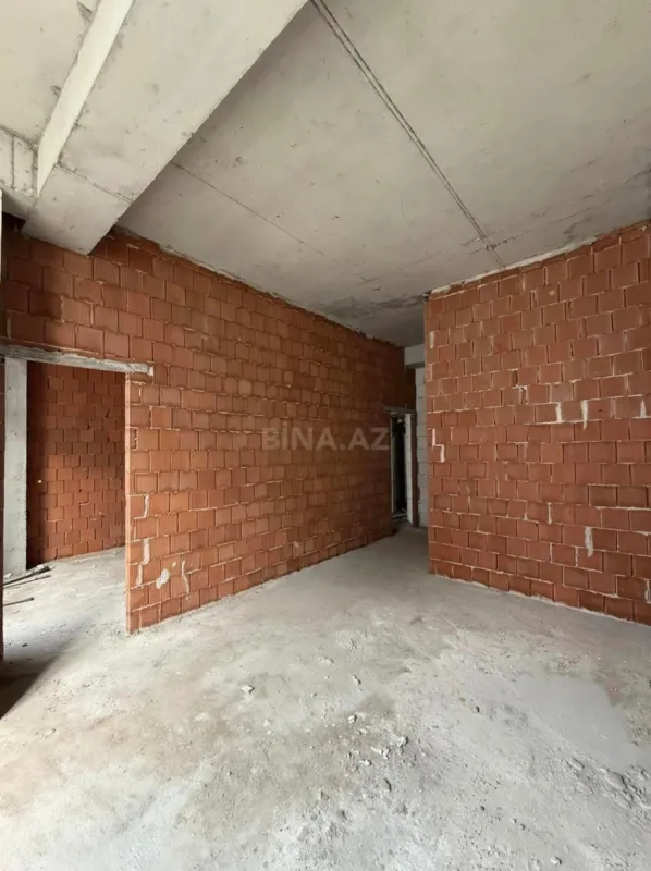 Satılır 4 otaqlı mənzil 131 m²