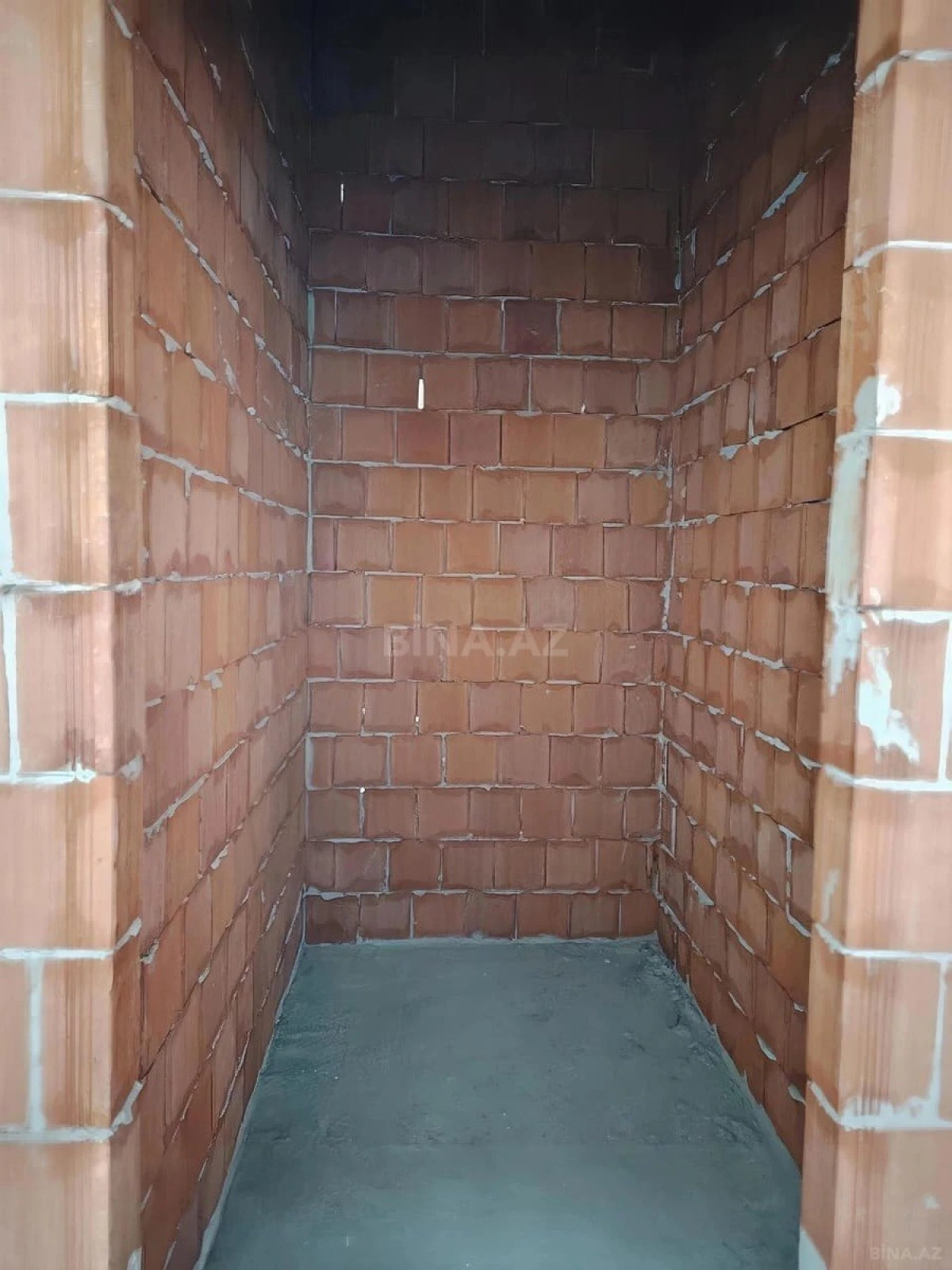 Satılır 4 otaqlı mənzil 131 m²