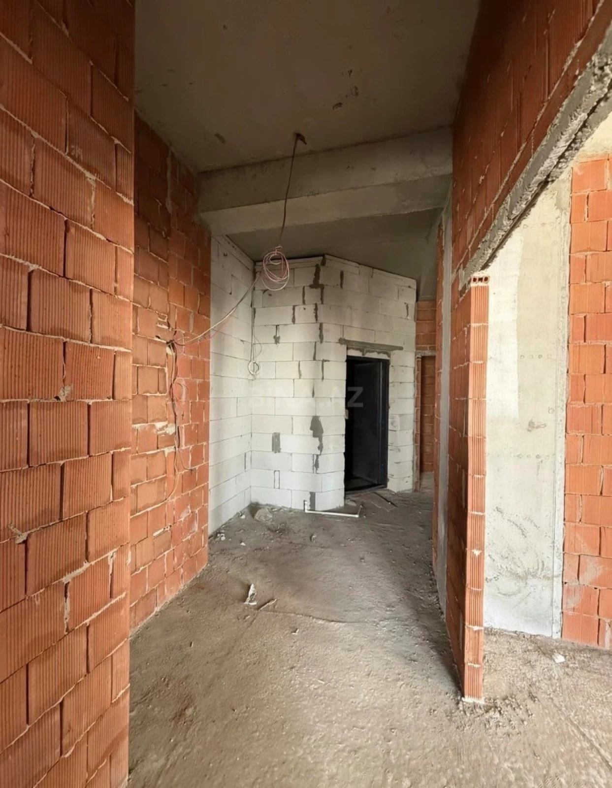 Satılır 4 otaqlı mənzil 131 m²