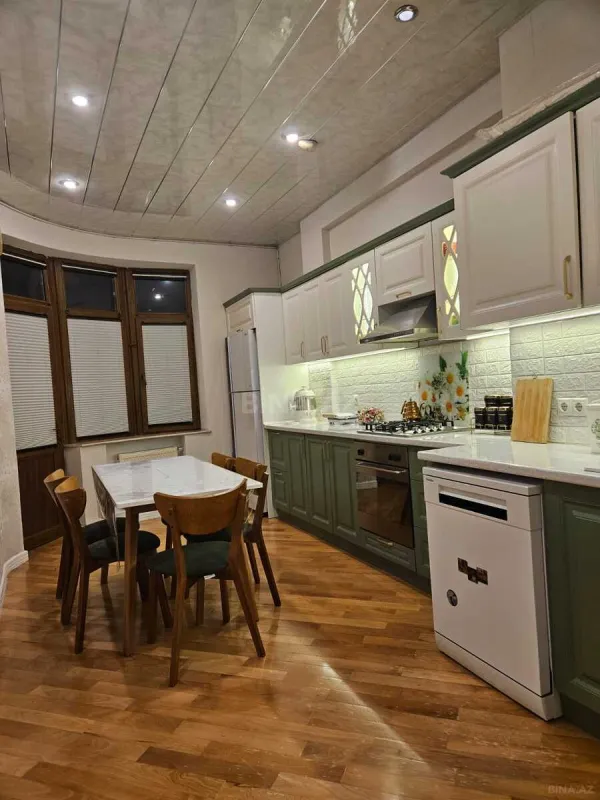 Satılır 3 otaqlı mənzil 125 m²