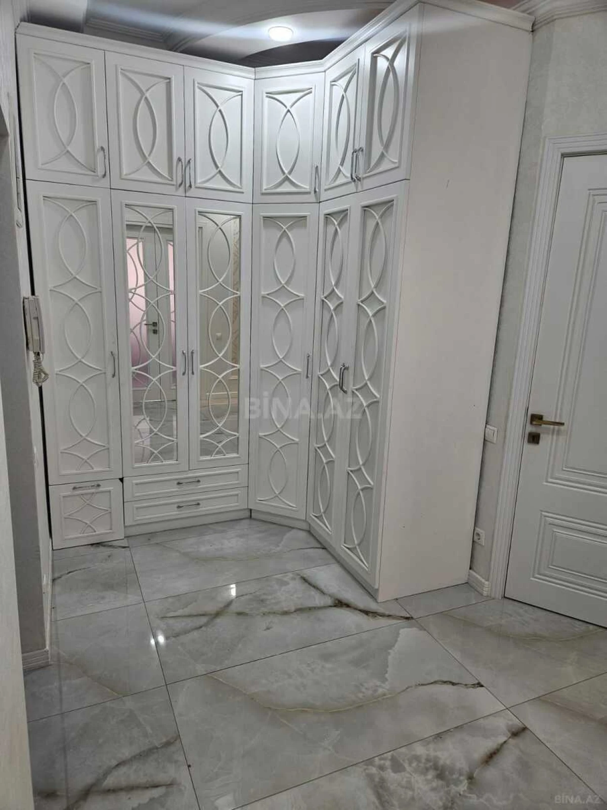 Satılır 3 otaqlı mənzil 125 m²