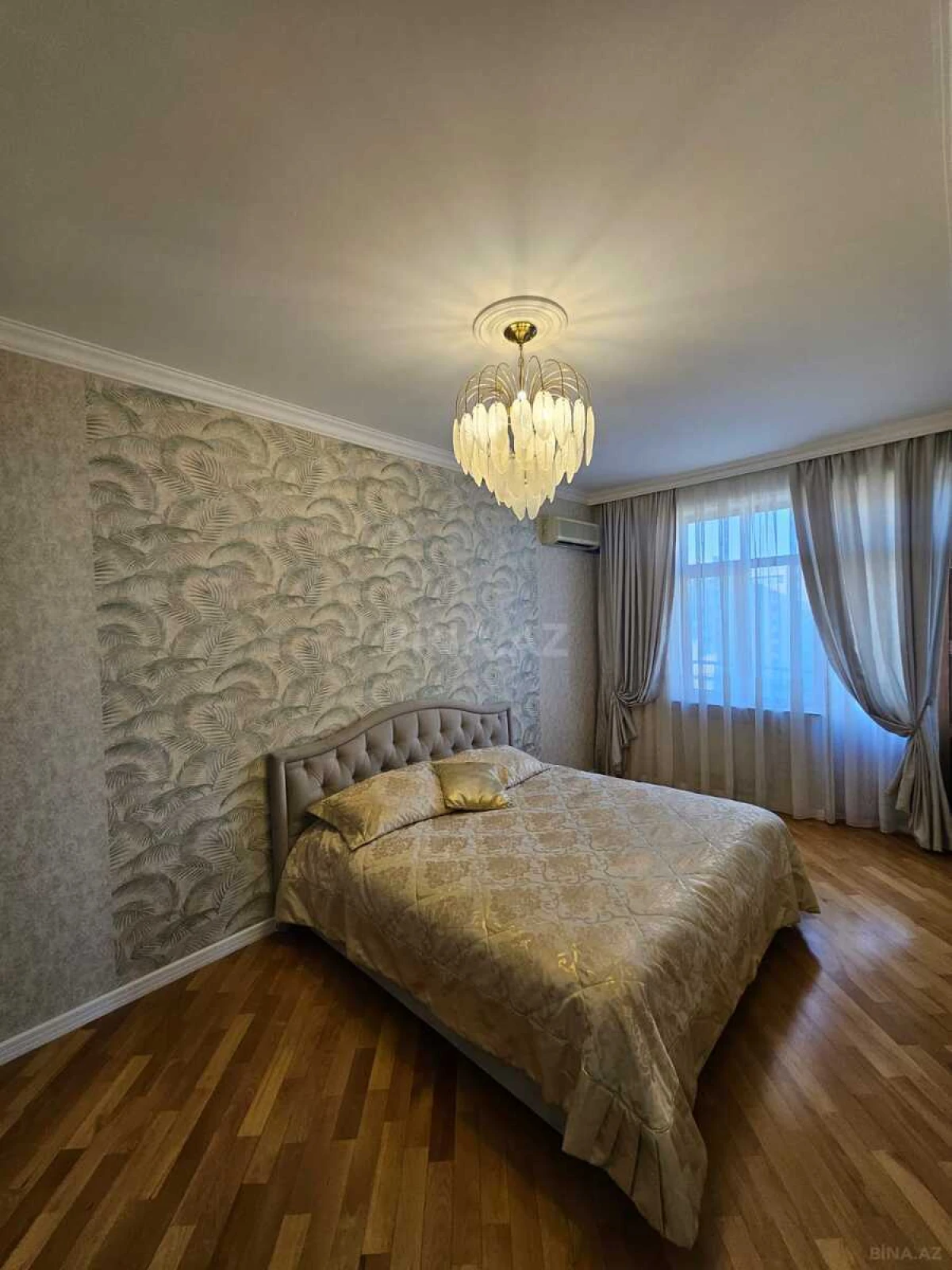 Satılır 3 otaqlı mənzil 125 m²