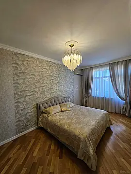 Satılır 3 otaqlı mənzil 125 m²