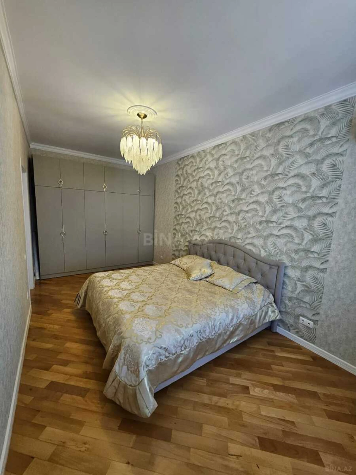 Satılır 3 otaqlı mənzil 125 m²