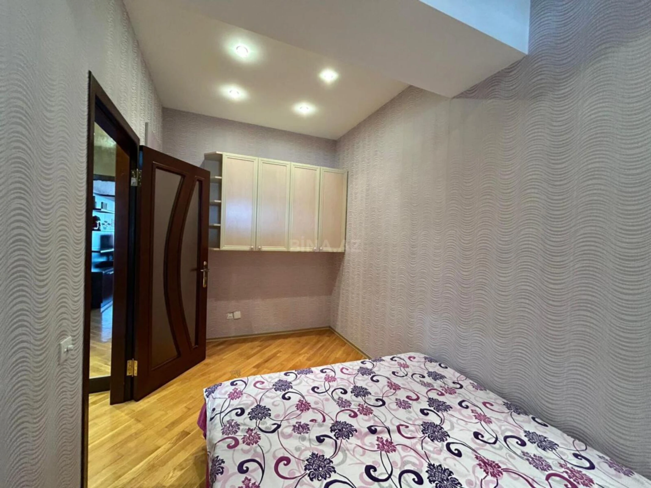 Kirayə verilir 3 otaqlı mənzil 100 m²
