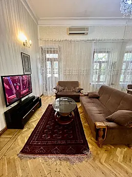 Kirayə verilir 3 otaqlı mənzil 135 m²