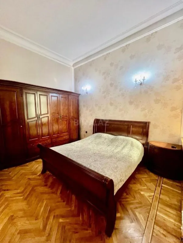 Kirayə verilir 3 otaqlı mənzil 135 m²