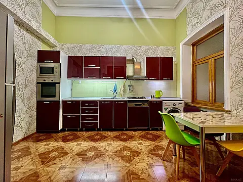 Kirayə verilir 3 otaqlı mənzil 135 m²