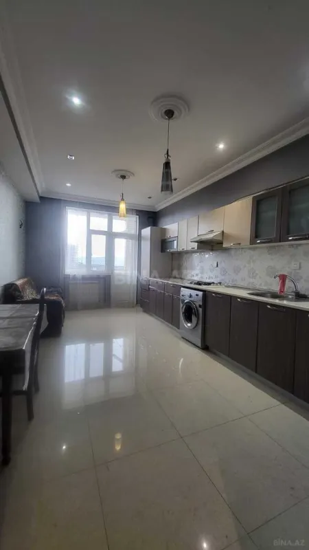 Kirayə verilir 3 otaqlı mənzil 121 m²