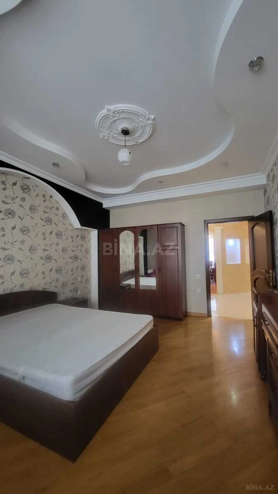 Kirayə verilir 3 otaqlı mənzil 121 m²
