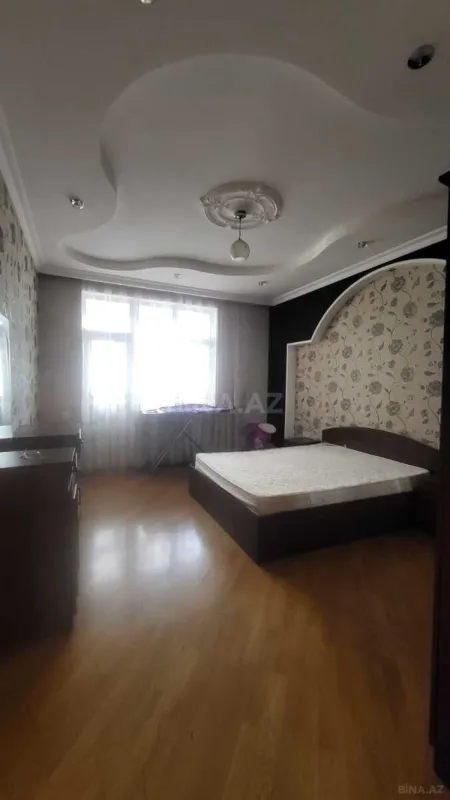 Kirayə verilir 3 otaqlı mənzil 121 m²