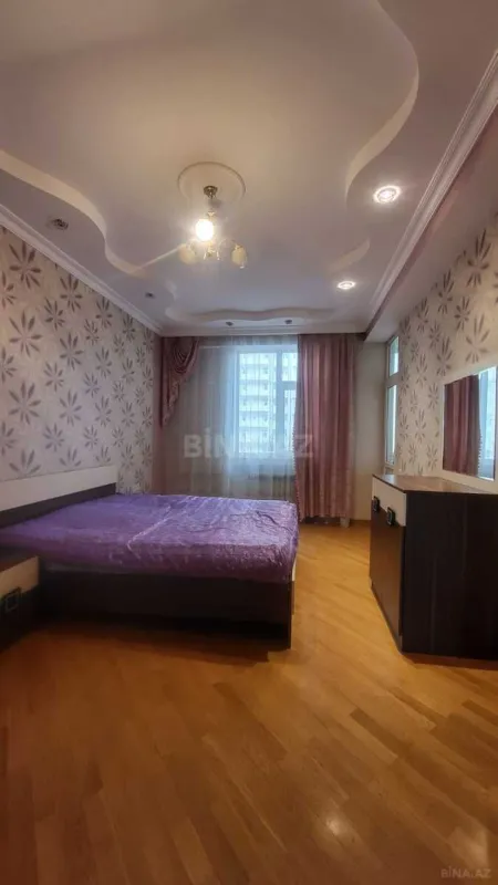 Kirayə verilir 3 otaqlı mənzil 121 m²